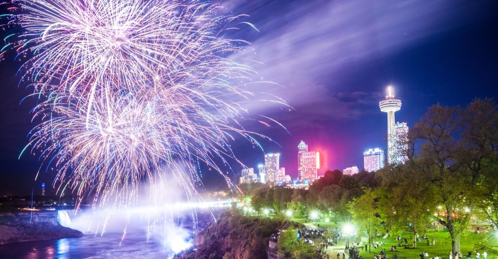 Fourth of July, Independence Day in Niagara Falls ToNiagara